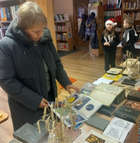 Ziemassvētku kartiņu izstāde no 1980. gada līdz mūsdienām.